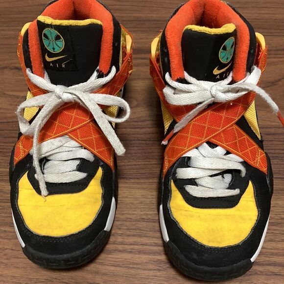 Nike Air Raid Rayguns Kids Unisex Black/University Gold Sneakers. Size 4.5 Youth - Picture 2 of 10